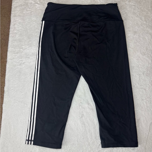 Victoria’s Secret Sport Black Crop Leggings Medium - Picture 4 of 7